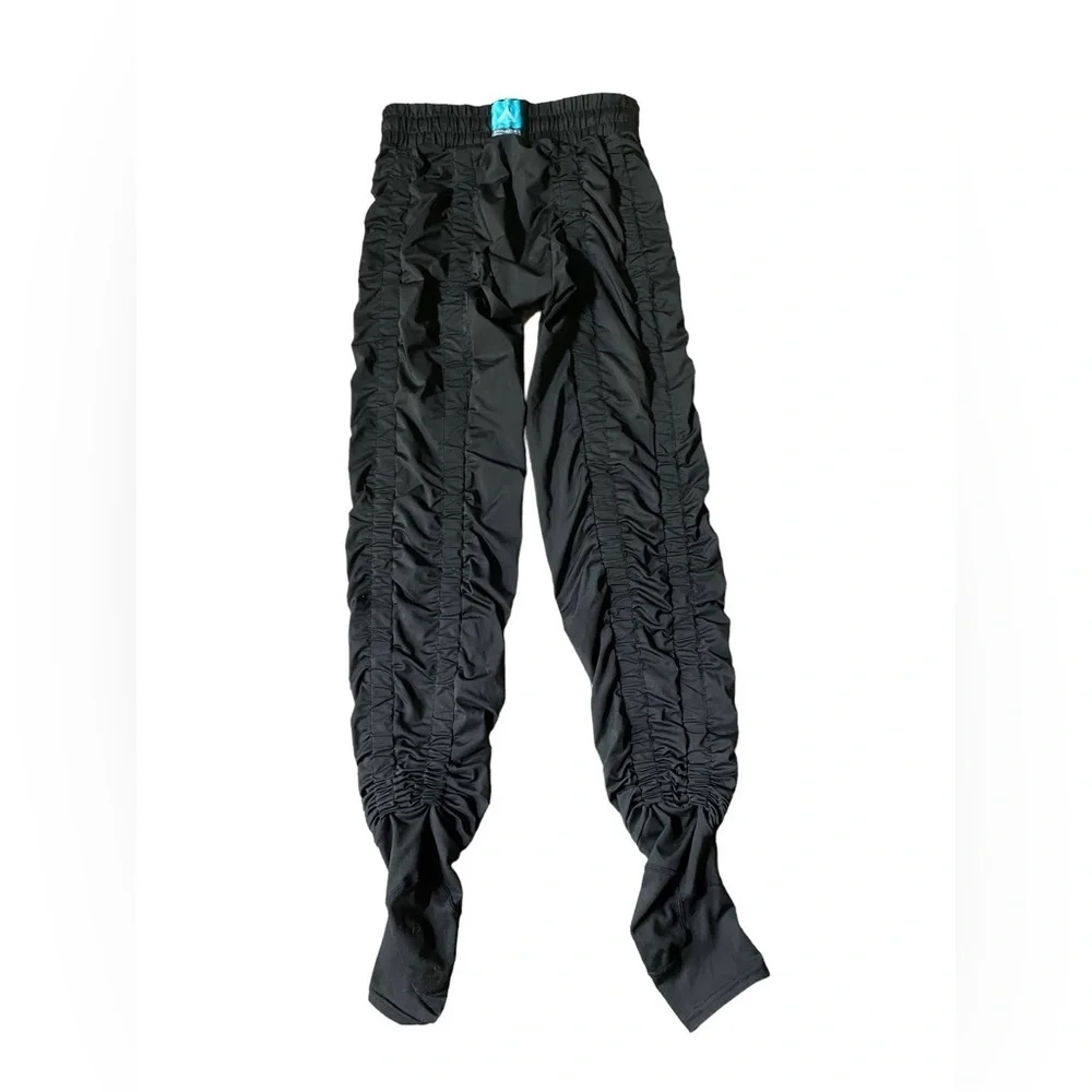 Black Ruched Leggings with Stirrup Hem - Women